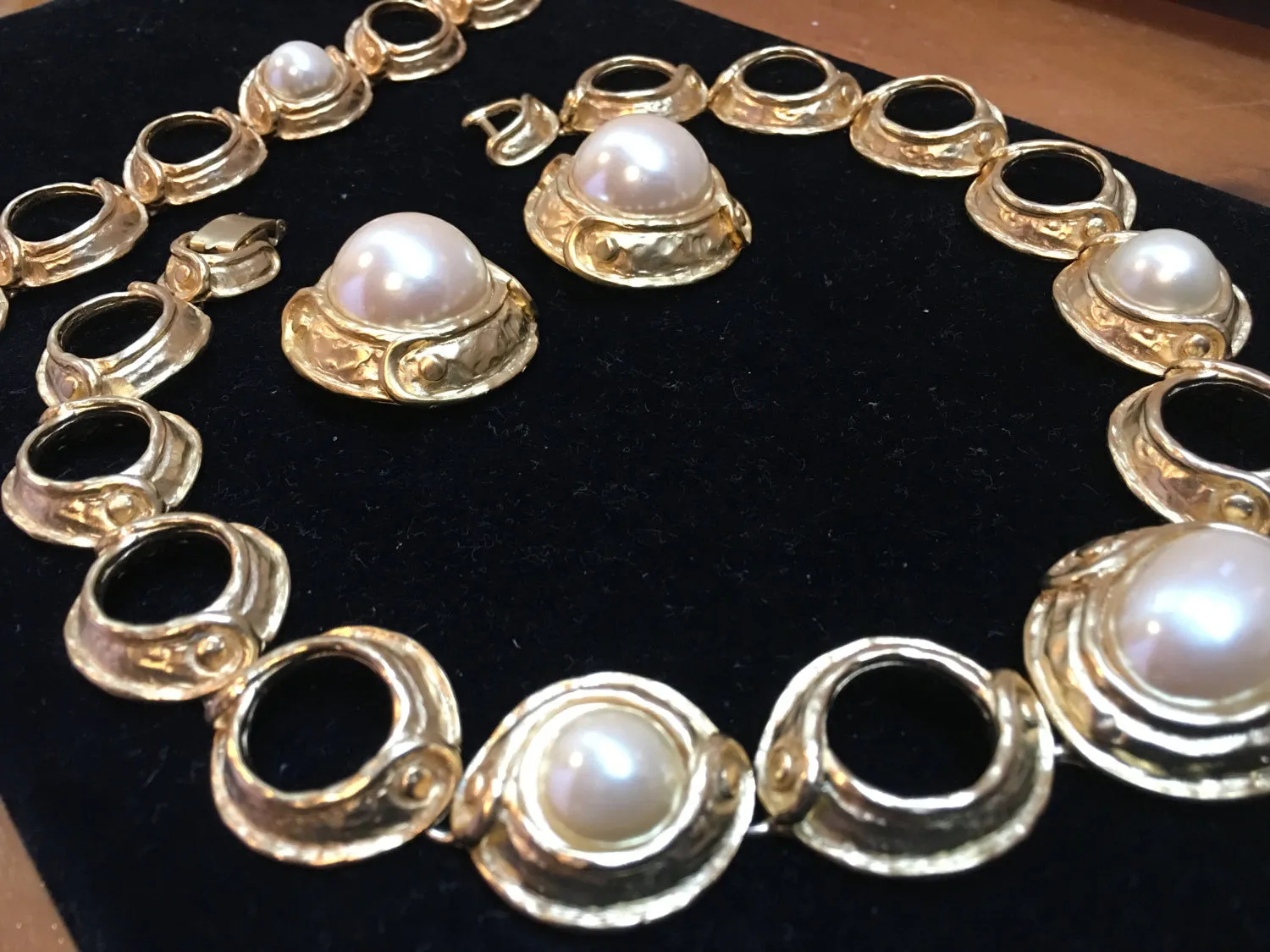 Pearl Vintage Jewelry Parure Set Necklace Bracelet and Earrings Golden Brush Pearls