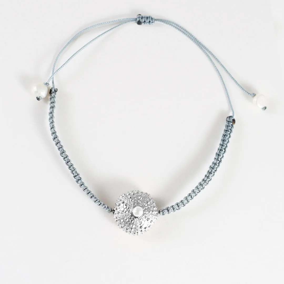 Urchin with pearl - macrame bracelet - silver 925 - light blue